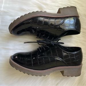 Sybilla Black Croc Patent Lace-up Loafers Size 9.5